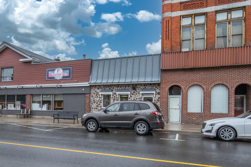 More Photos Of 58 Dundas St E, Napanee Storefront For Sale