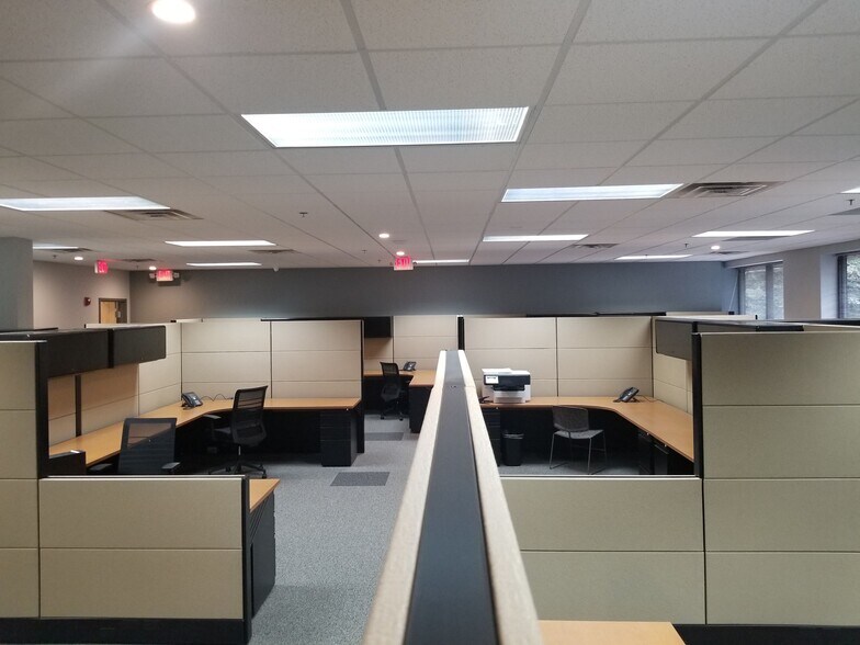 More Photos Of 1890 W Oak Pky, Marietta Showroom For Lease