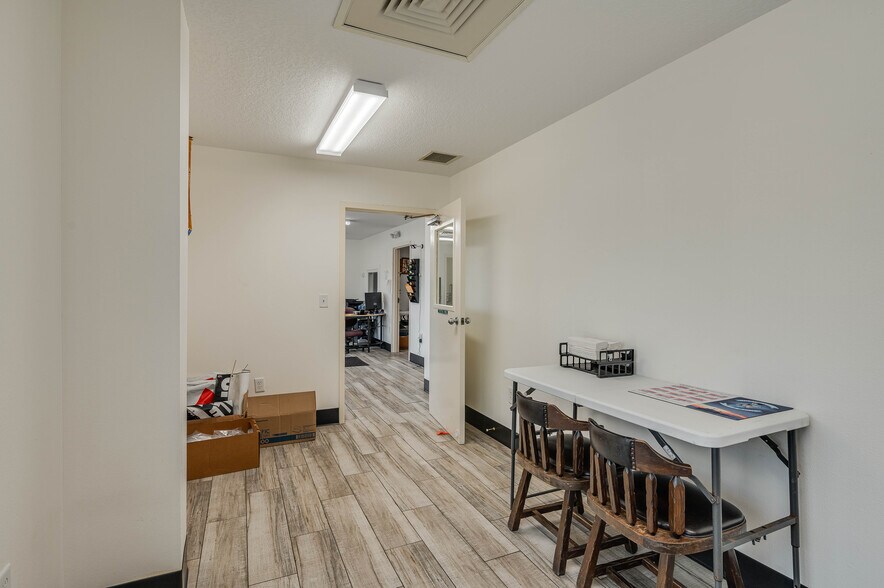 More Photos Of 174 NW 9th ave, Mulberry Distribution For Sale