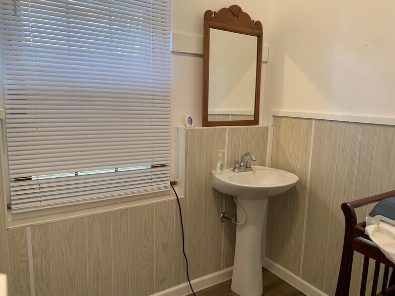 More Photos Of 35 Murray St, Saint Clair Specialty For Sale