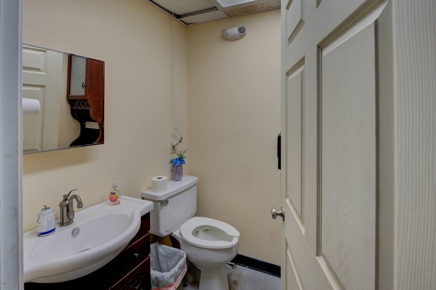 More Photos Of 555 Atwood Ave, Cranston Flex For Lease