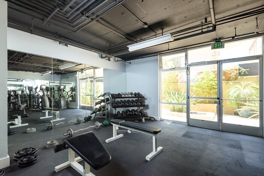 More Photos Of 7230 Franklin Ave, Los Angeles Apartments For Sale