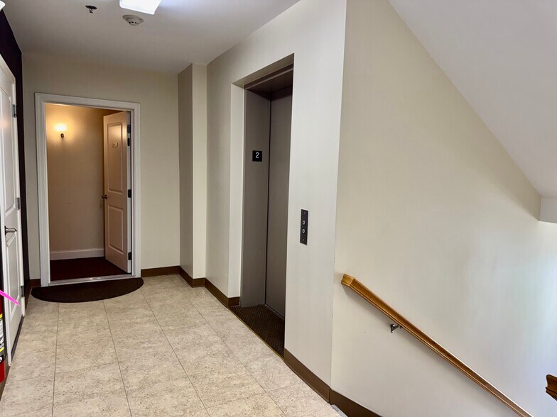 More Photos Of 3047 E Main Rd, Portsmouth Medical For Lease