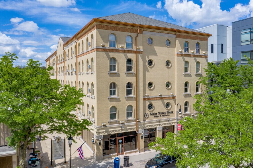 More Photos Of 234 W Main St, Waukesha Apartments For Lease