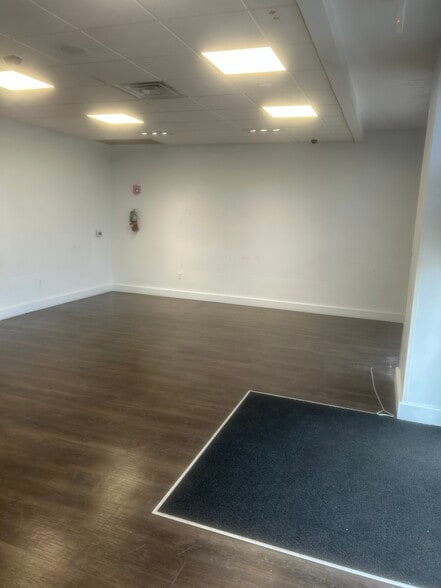 More Photos Of 4025 Veterans Memorial Blvd, Metairie Freestanding For Lease