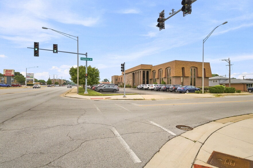More Photos Of 4647 W 103 St, Oak Lawn Medical For Sale