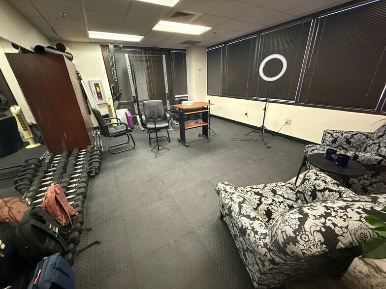 More Photos Of 202 E Earll Dr, Phoenix Medical For Sale