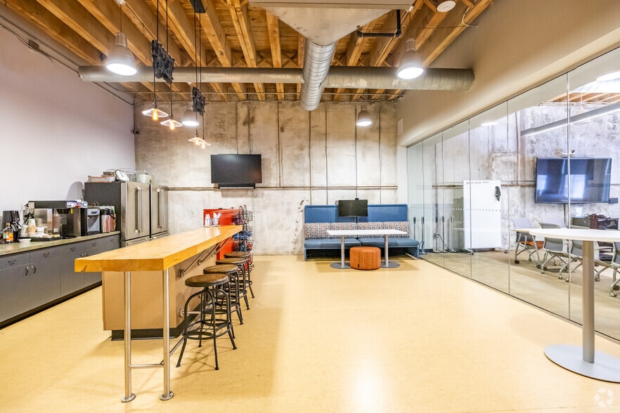 More Photos Of 301-315 N Broadway, Milwaukee Office For Lease