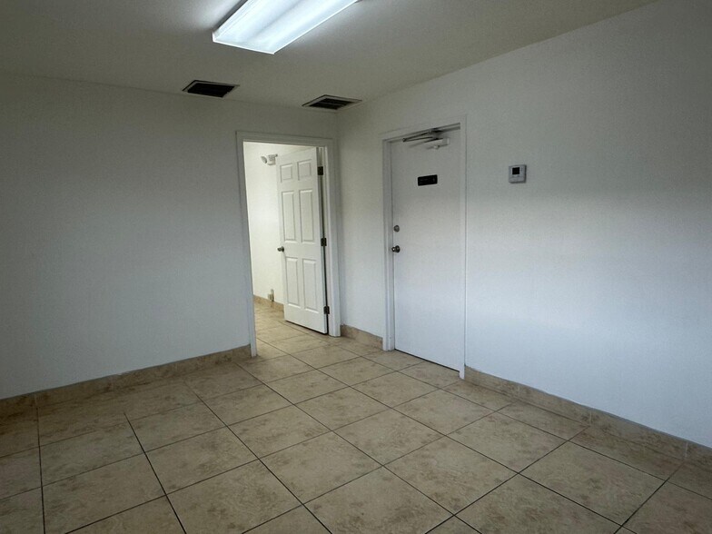 More Photos Of 11453-11477 NW 34th St, Doral Warehouse For Lease