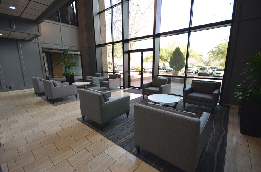 More Photos Of 8000 Centre Park Dr, Austin Office For Lease