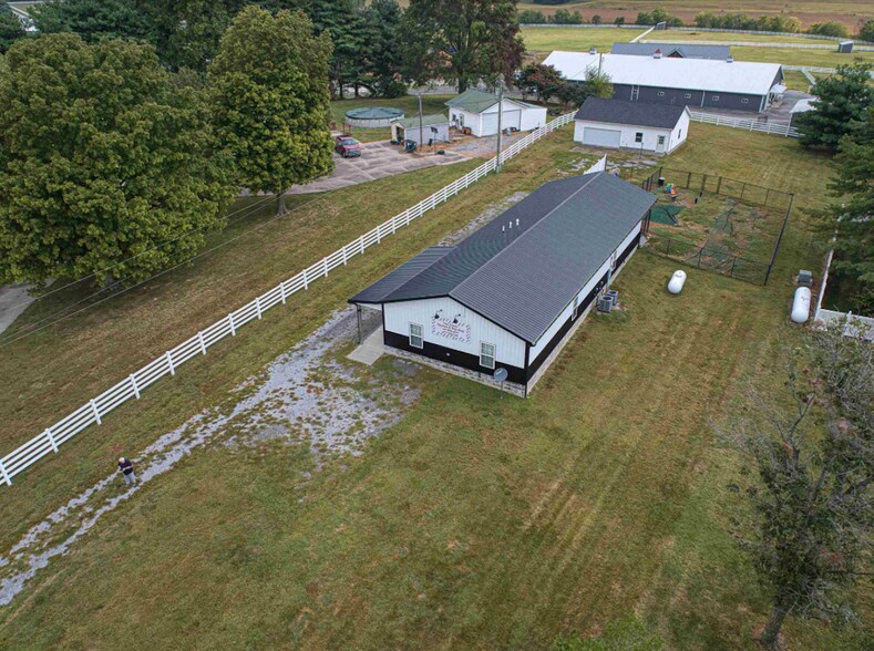 More Photos Of 1601 ST RTE 56E STATE ROUTE 56E, Morganfield Veterinarian Kennel For Sale