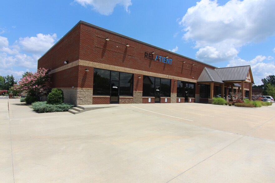 Primary Photo Of 1736 E Spring St, Cookeville Office For Lease
