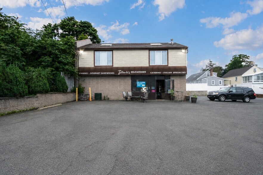 More Photos Of 44 Bayville Ave, Bayville Storefront Retail Residential For Sale
