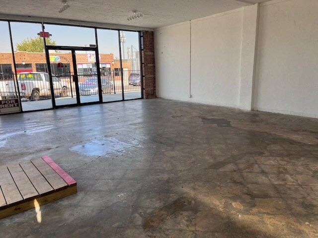 More Photos Of 2124 NW 39th St, Oklahoma City Storefront For Lease
