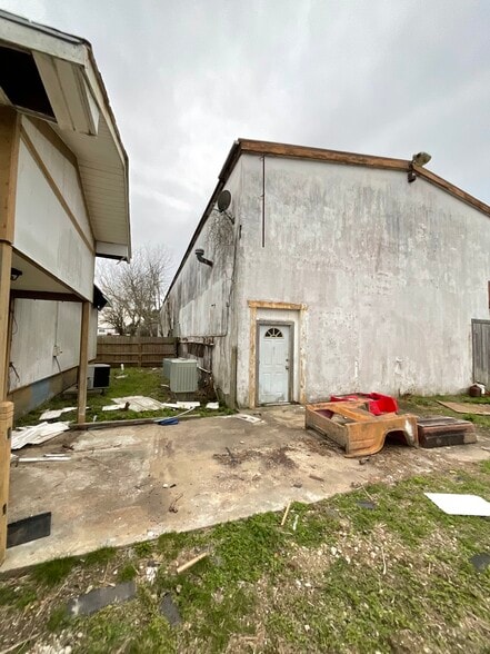 More Photos Of 609 Oak St, La Marque Warehouse For Sale