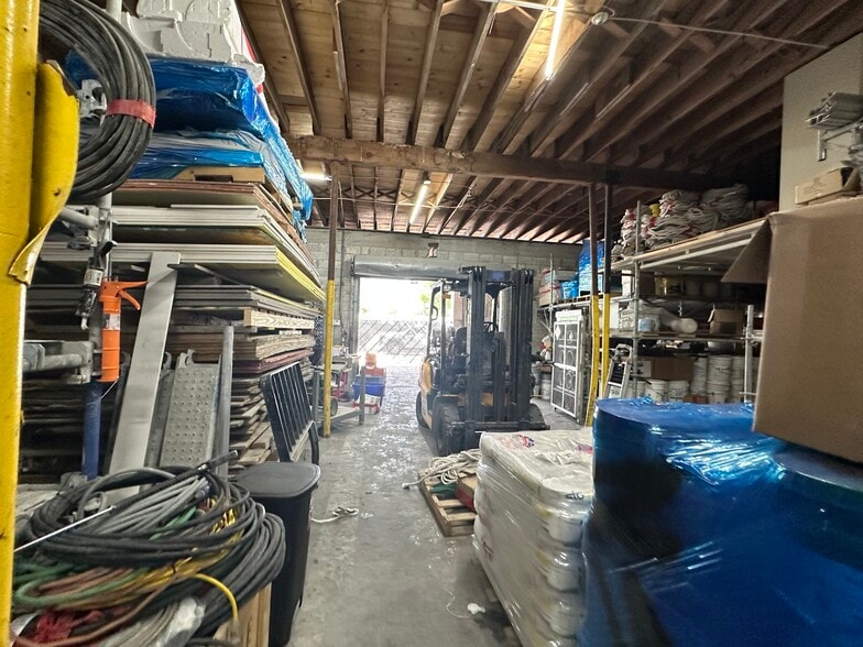 More Photos Of 2116 N Dixie Hwy, Hollywood Flex For Lease