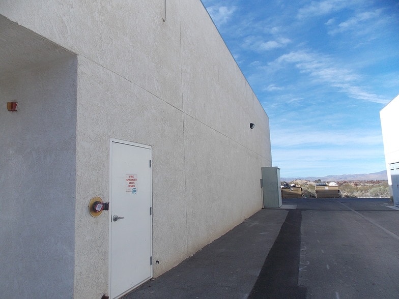 More Photos Of 270 S Dahlia St, Pahrump Storefront Retail Office For Sale