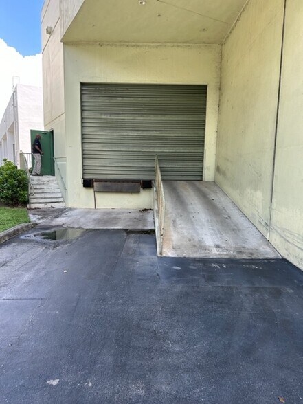 More Photos Of 1200 S Rogers Cir, Boca Raton Warehouse For Lease