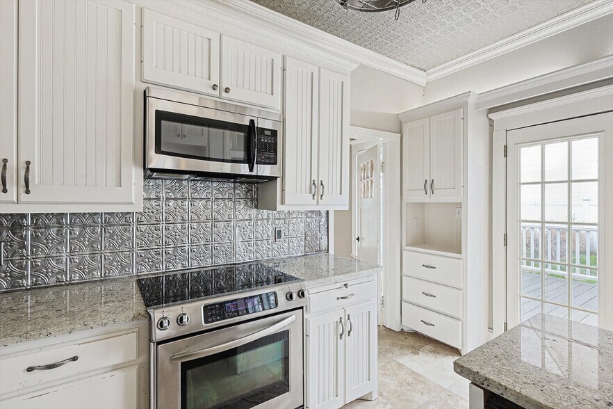 More Photos Of 111 S Pine St, Roanoke General Retail For Sale