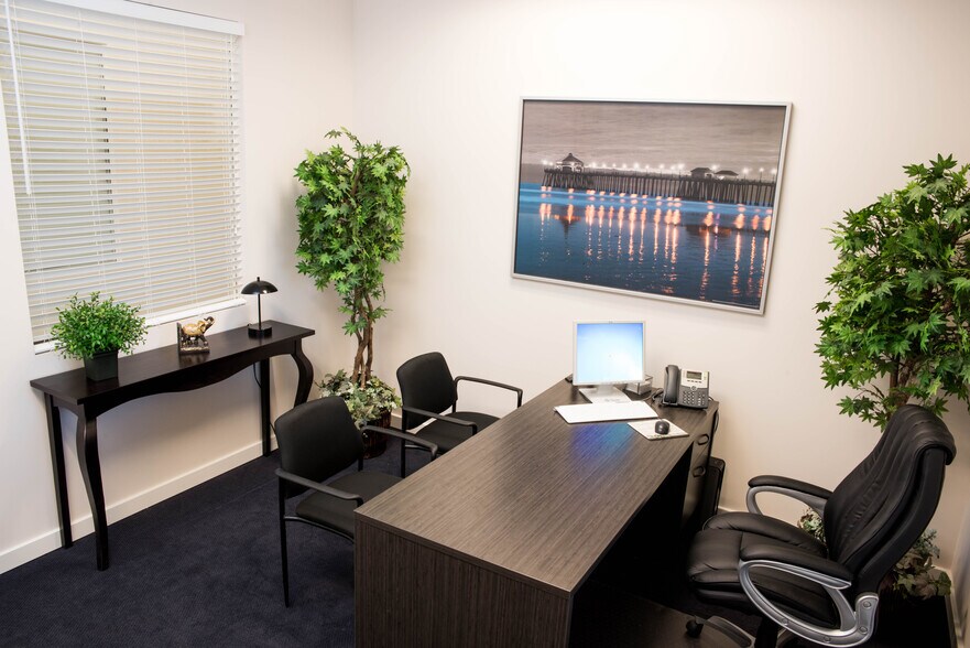 More Photos Of 9708 Gilespie St, Las Vegas Office For Lease