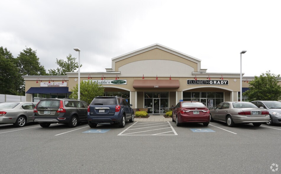 More Photos Of 240 N Broadway, Salem General Retail For Lease