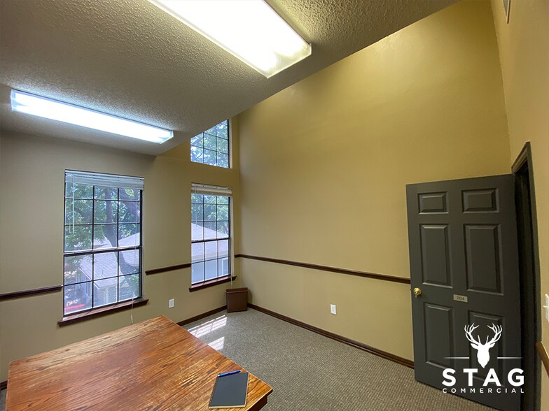 More Photos Of 525 S Carroll Blvd, Denton Office Residential For Lease