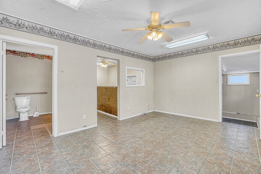 More Photos Of 1222 NW Cache Rd, Lawton Office For Sale