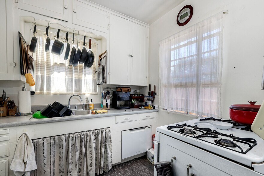 More Photos Of 4918 Del Monte Ave, San Diego Multifamily For Sale