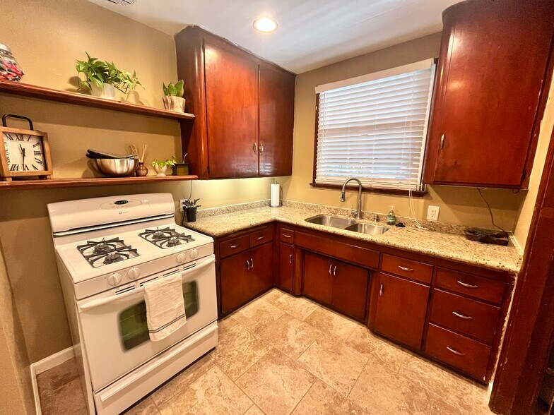 More Photos Of 2297 Glendale Blvd, Los Angeles Multifamily For Sale