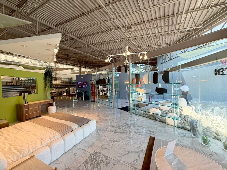 More Photos Of 8330 S Colorado Blvd, Littleton Freestanding For Sale
