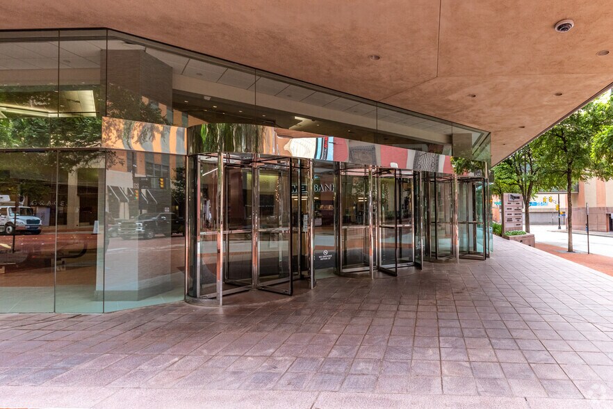 More Photos Of 777 Main St, Fort Worth Office For Lease