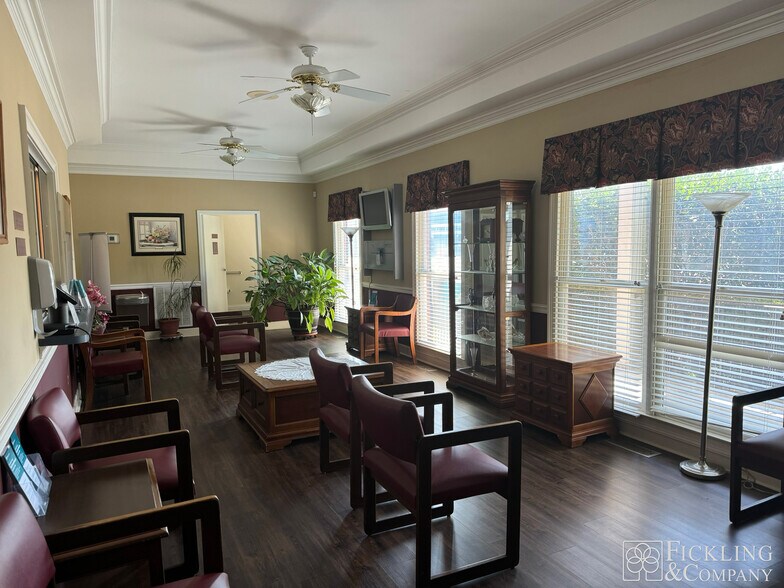 More Photos Of 1217 Columbia Dr, Milledgeville Medical For Sale
