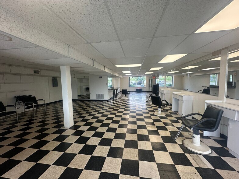 More Photos Of 3000-3040 Erie Blvd E, De Witt Storefront For Lease