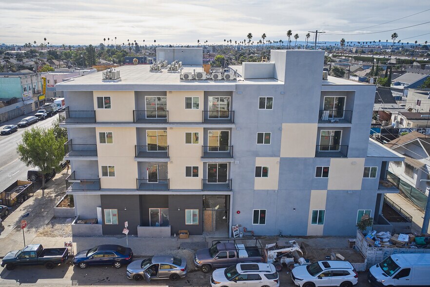 Primary Photo Of 300 W 60th St, Los Angeles Apartments For Sale