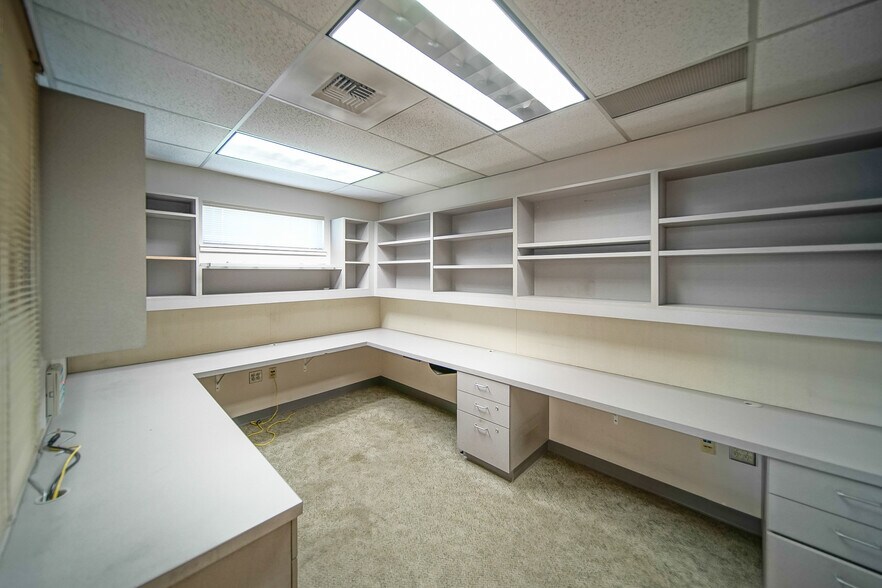 More Photos Of 1930 Port of Tacoma Rd, Tacoma Medical For Sale