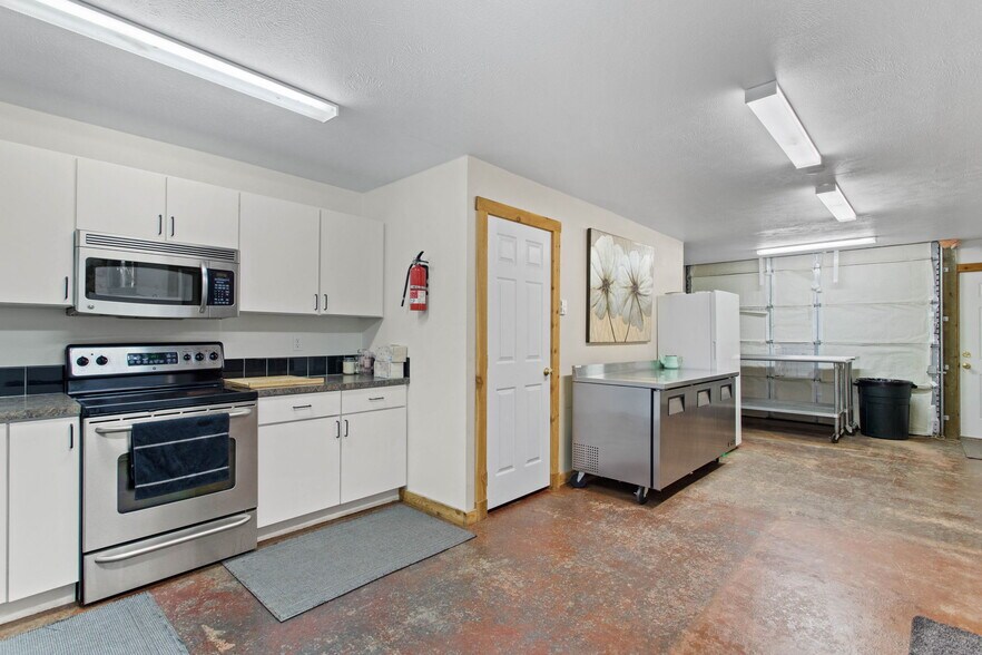 More Photos Of 1521 Willms Rd, Elk Lodge Meeting Hall For Sale