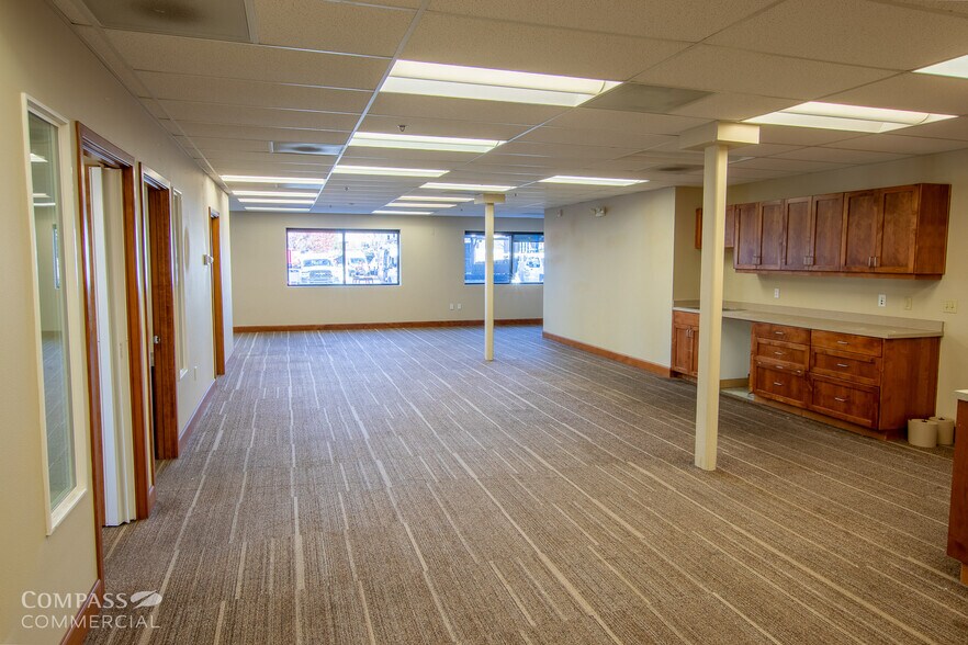 More Photos Of 2747 SW 6th St, Redmond Office For Lease