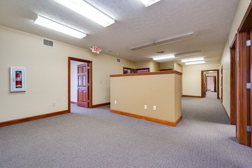 More Photos Of 640 E Dayton Yellow Springs Rd, Fairborn Office For Lease