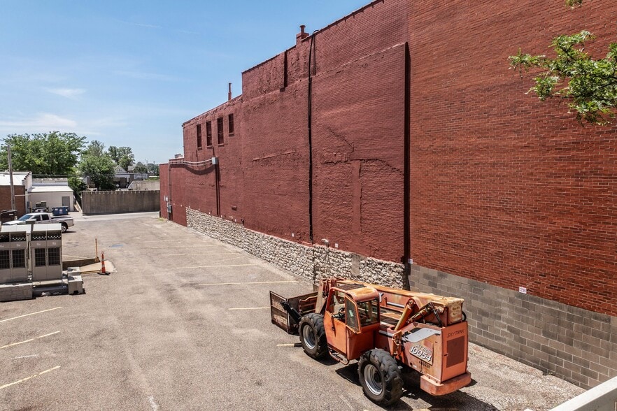 More Photos Of 516 Maine St, Quincy Flex For Sale