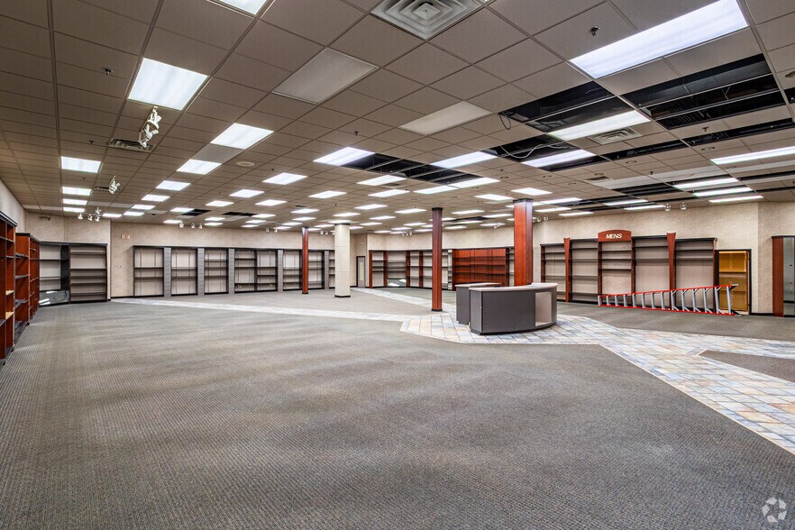 More Photos Of 2917 N Vermilion st, Danville General Retail For Sale