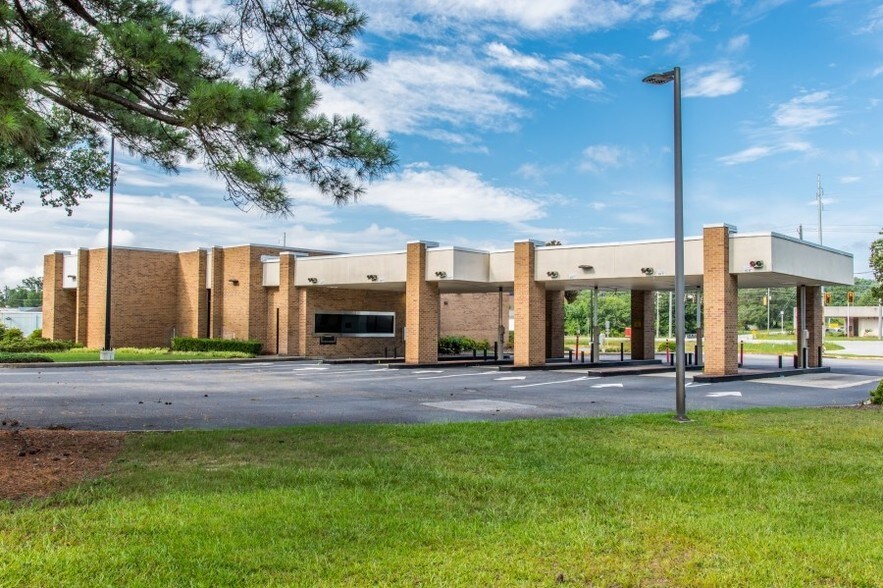 More Photos Of 1749 Gordon Hwy, Augusta Bank For Lease