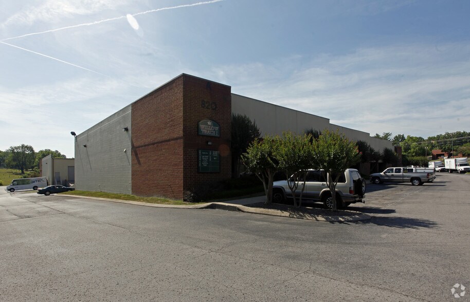 More Photos Of 820 Fesslers Pky, Nashville Light Distribution For Lease