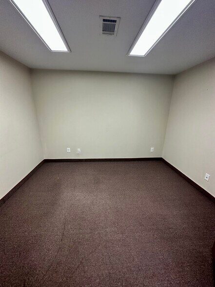 More Photos Of 1680 Broadway, Macon-Bibb Freestanding For Sale