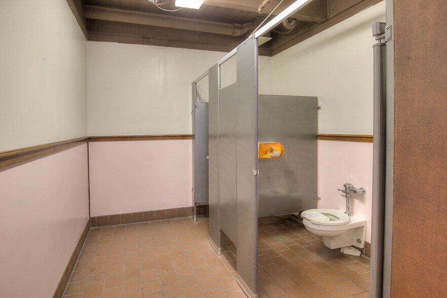 More Photos Of 61 Main St, Pacific Beach Restaurant For Sale