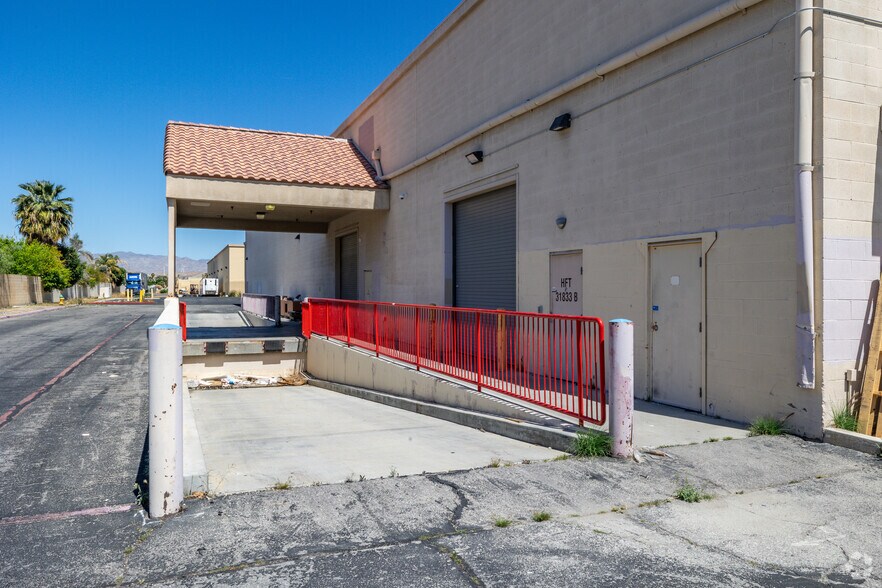 More Photos Of 31833 Date Palm Dr, Cathedral City Storefront For Lease