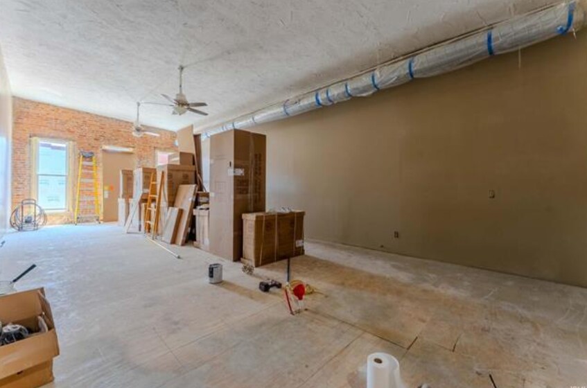 More Photos Of 46 W Canal St, Wabash Restaurant For Sale