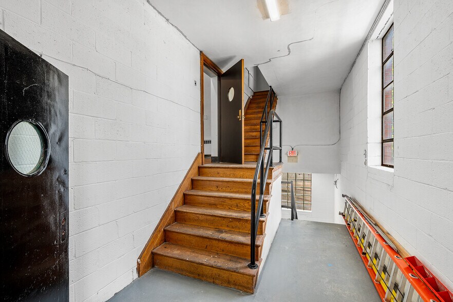 More Photos Of 379 Cherry St, Pottstown Flex For Lease