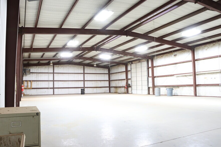 More Photos Of 2403 Avenue O, Eunice Warehouse For Lease