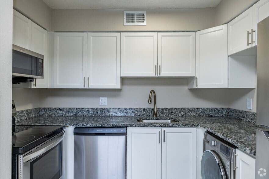 More Photos Of 6900 Concord Dr, Tampa Apartments For Sale