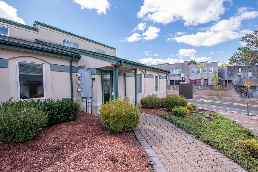 More Photos Of 17-19 S Main St, Manville Loft Creative Space For Lease
